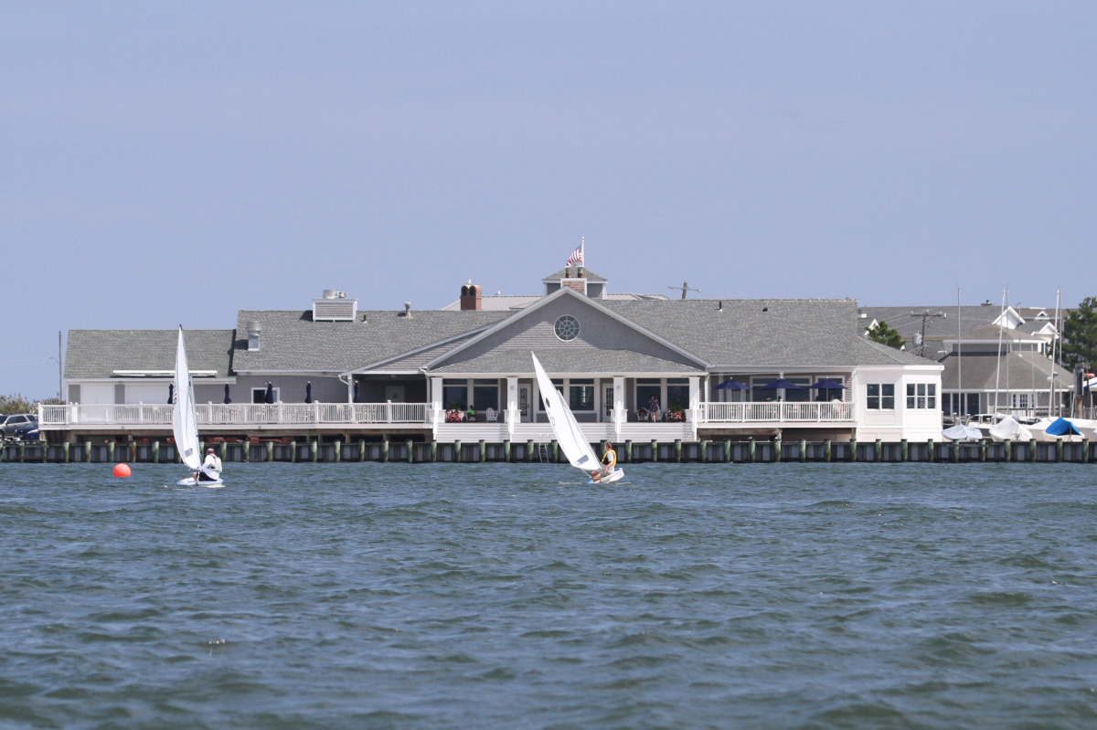 sailboats-racing-near-bay-head-yacht-club-ADULT-SAILING-Avalon-Yacht-Club